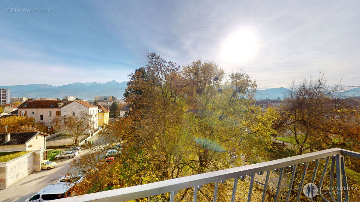 Appartement à SAINT-MARTIN-D'HERES