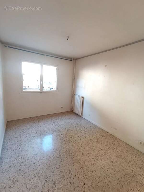 Appartement à SAINT-LAURENT-DU-VAR