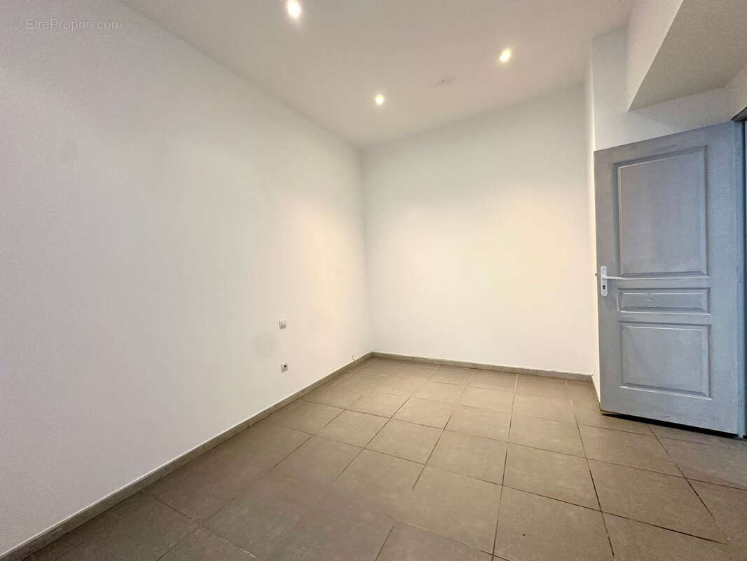 Appartement à MARSEILLE-4E