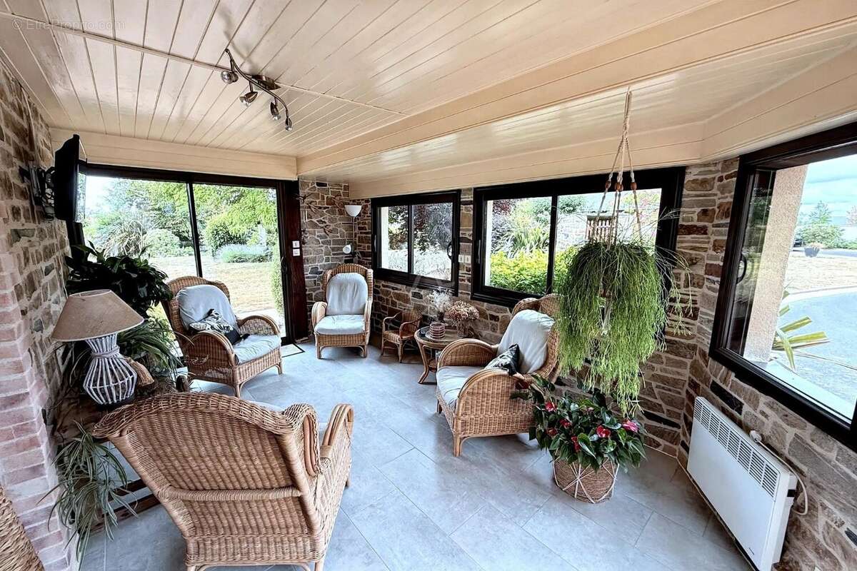 À vendre  Propriété de caractère avec grange d'exception à Vallons de l'erdre - photo 4