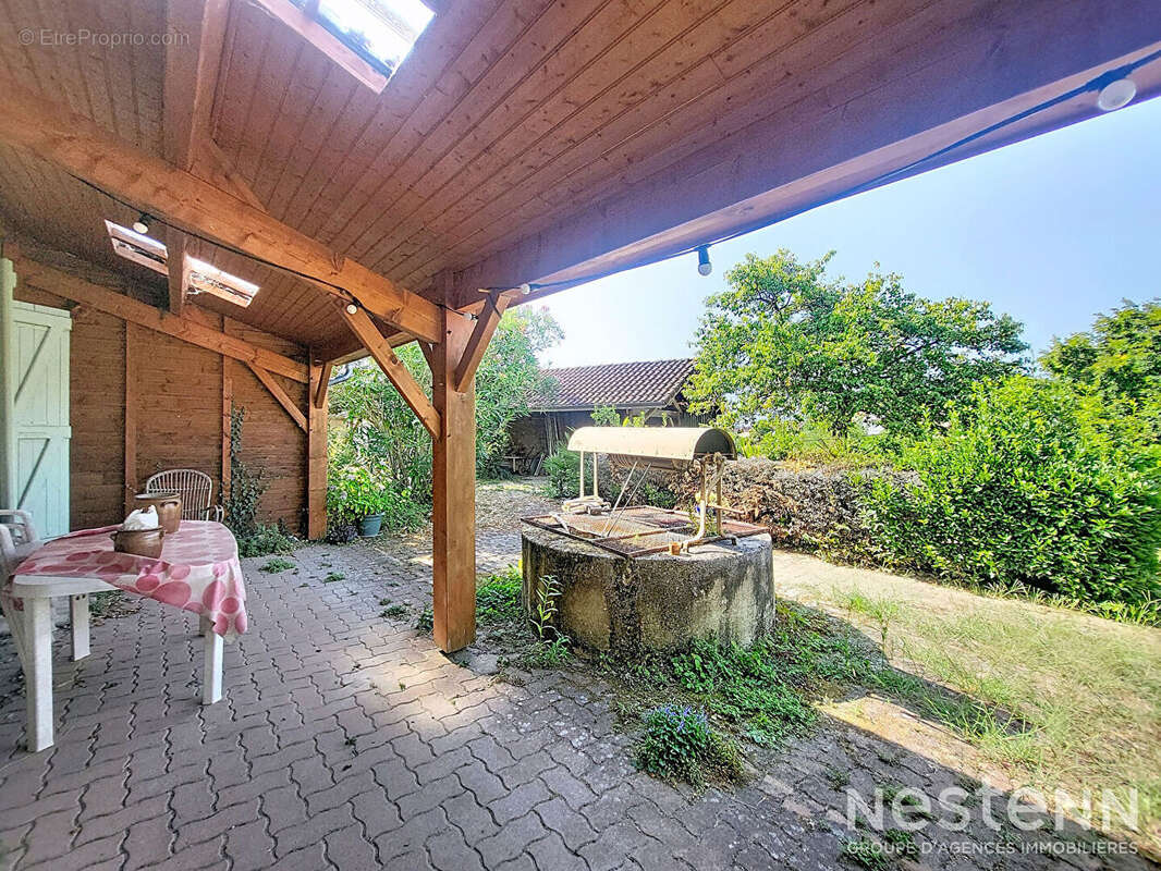 À Vendre Maison en pierre avec jardin, puits et dépendances au coeur du village de Saint-Puy - photo 8