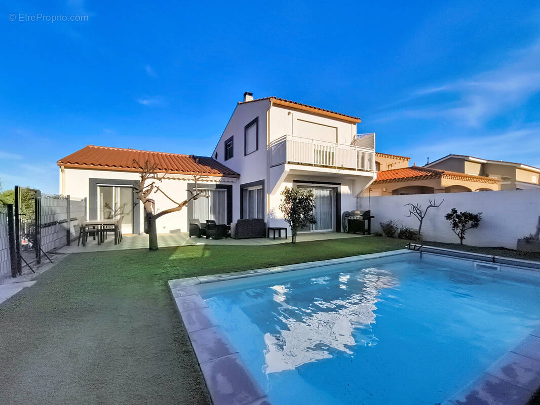 Maison à VILLELONGUE-DELS-MONTS