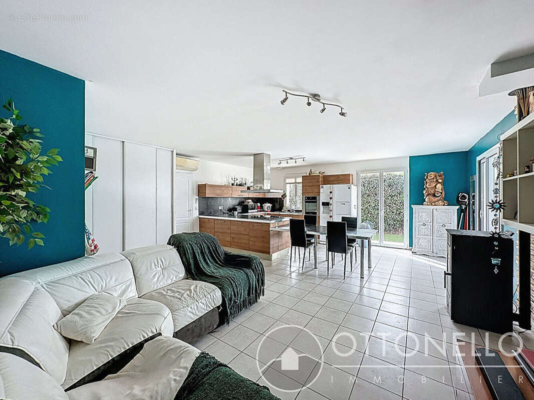 Maison à ROQUEBRUNE-SUR-ARGENS