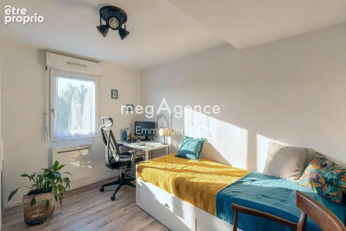 Cœur de Saint Genis-les-Ollières – T4 duplex avec balcon, parking & possibilitè garage - photo 12