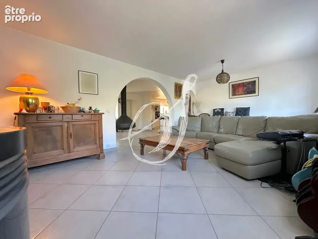 Villa de type 6, 5 chambres avec sous-sol, jardin & piscine - photo 9