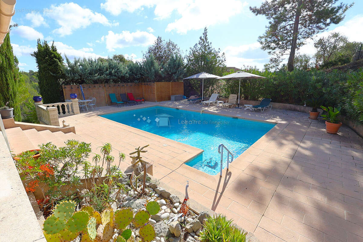 Maison de 176 m² avec piscine et terrain de 2509 m² - photo 3