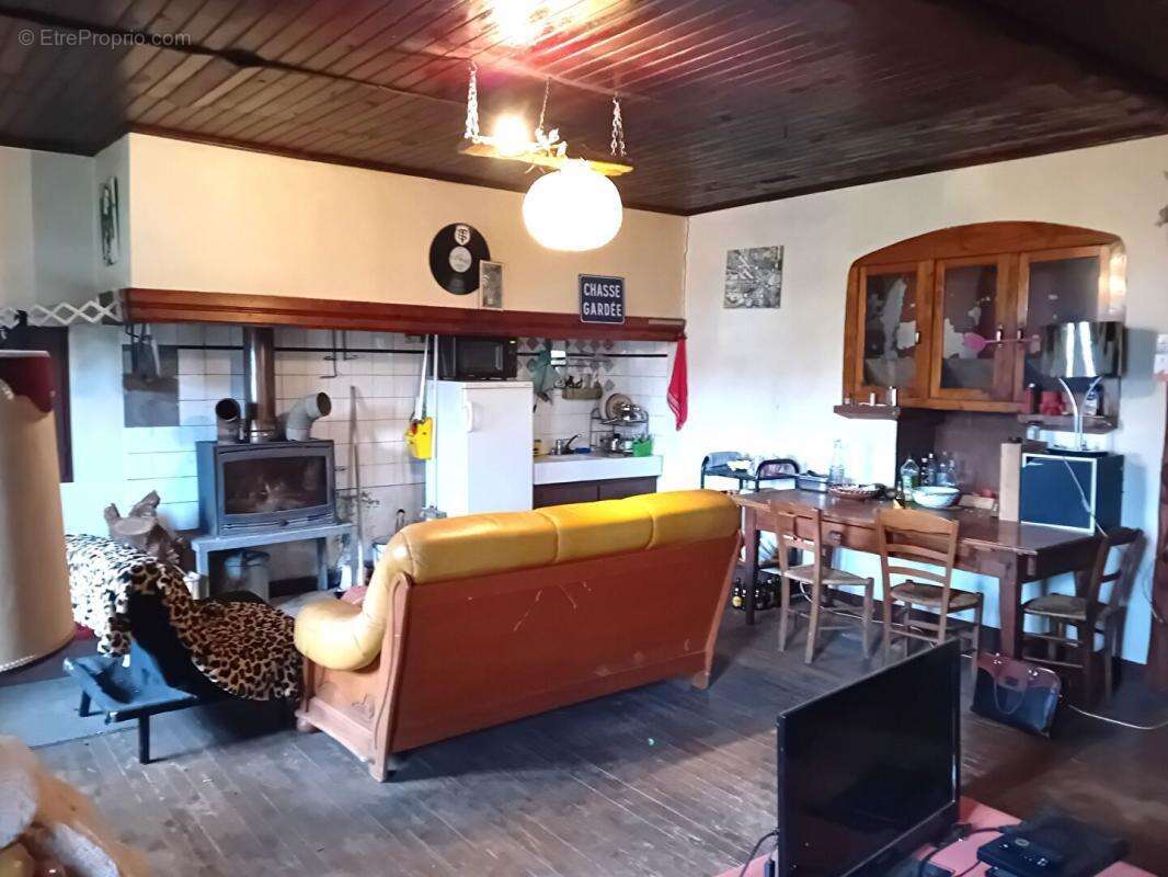 Corps de ferme 280 m2 maison et granges - photo 5