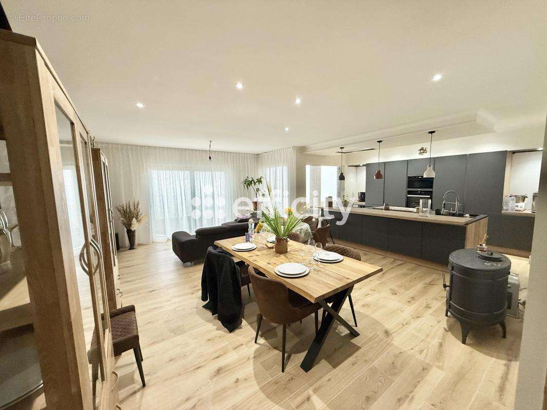 Maison à VIVIERS-SUR-CHIERS