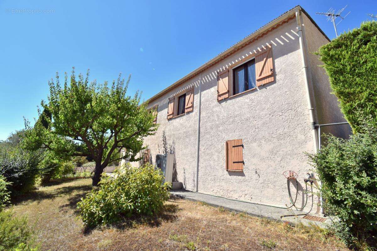 A vendre, Aiglun (04) – Maison individuelle 6 pièces, 5 chambres, jardin, terrasse et garage de 30 m² - photo 4