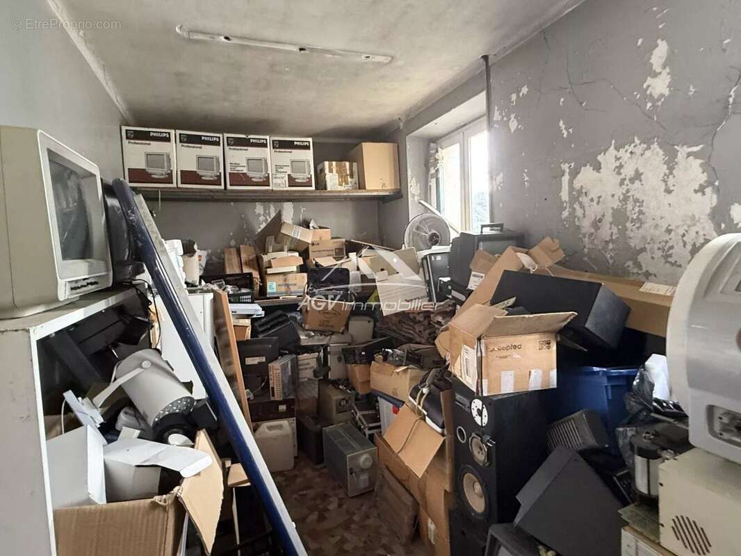 Commerce à SAINT-MARTIN-DE-VALGALGUES