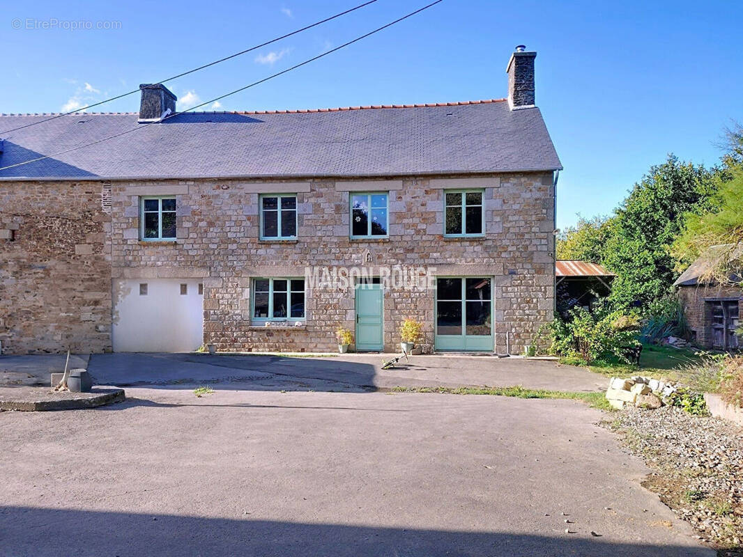 Maison à BAZOUGES-LA-PEROUSE