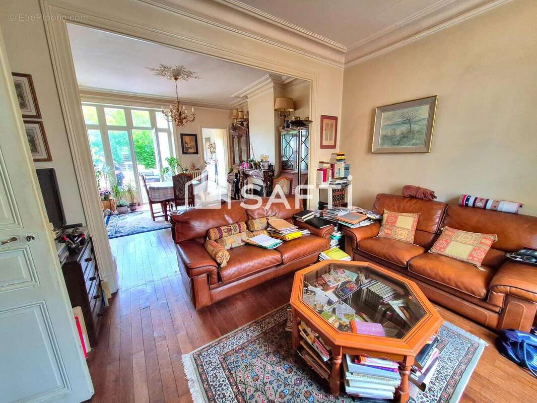 Maison 255 m² à Descartes  - photo 9