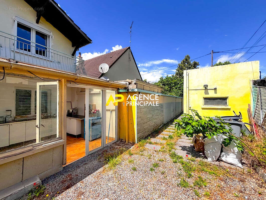 Sartrouville - Maison 6 pièces 100 m2 avec garage et dépendance - photo 8