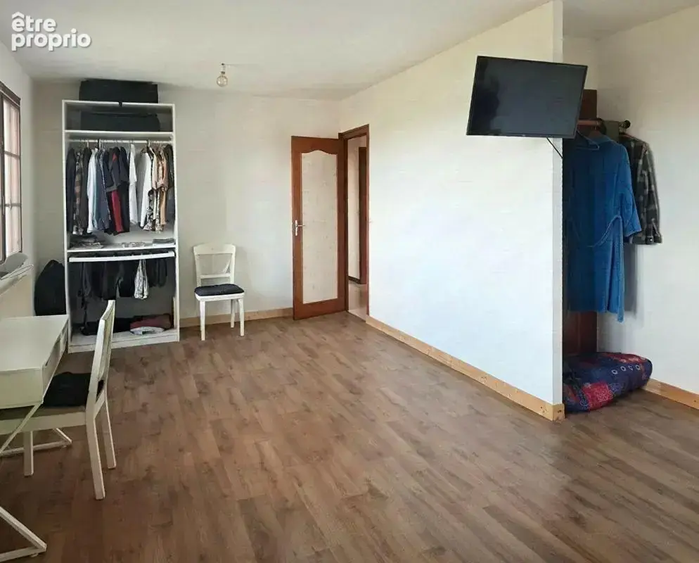 Maison dans une impasse, 90 m² habitables + 90 m² supplémentaires avec chambre et salle d'eau,  grand garage et jardin de 779 m² - photo 10