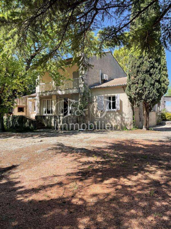 Maison à L'ISLE-SUR-LA-SORGUE