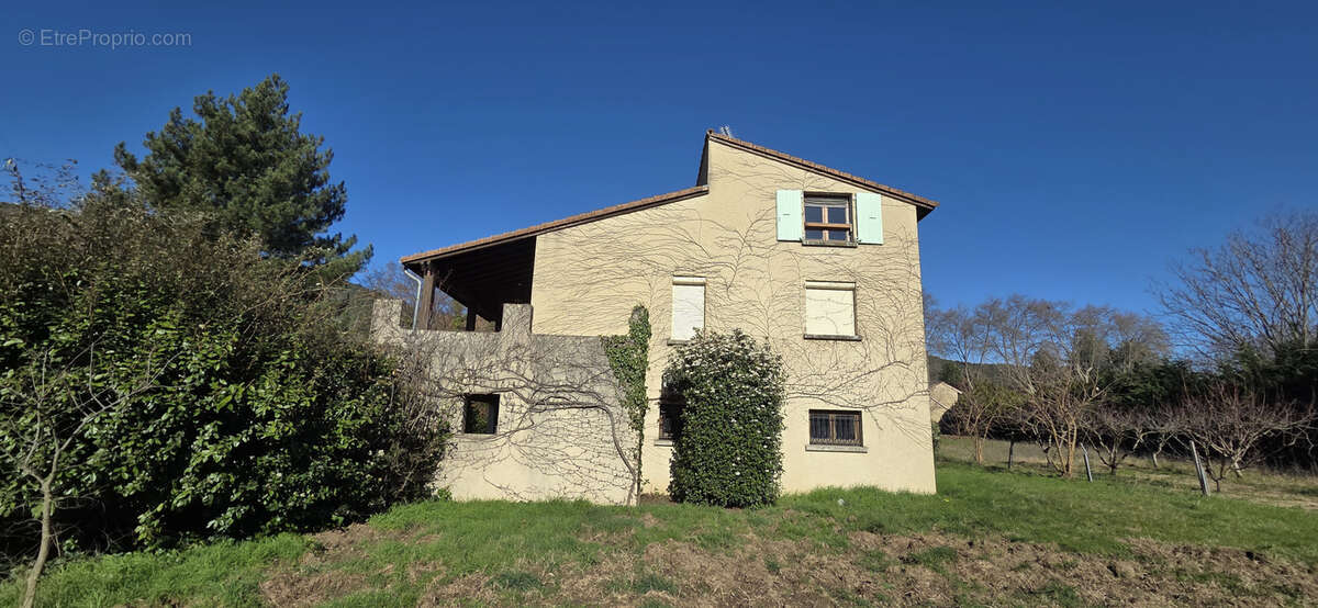 Maison familiale avec 6 chambres et grand terrain - photo 2