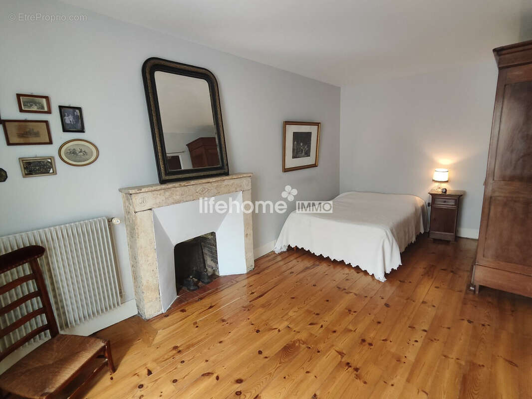 Chambre 1 - Maison à ISSOUDUN