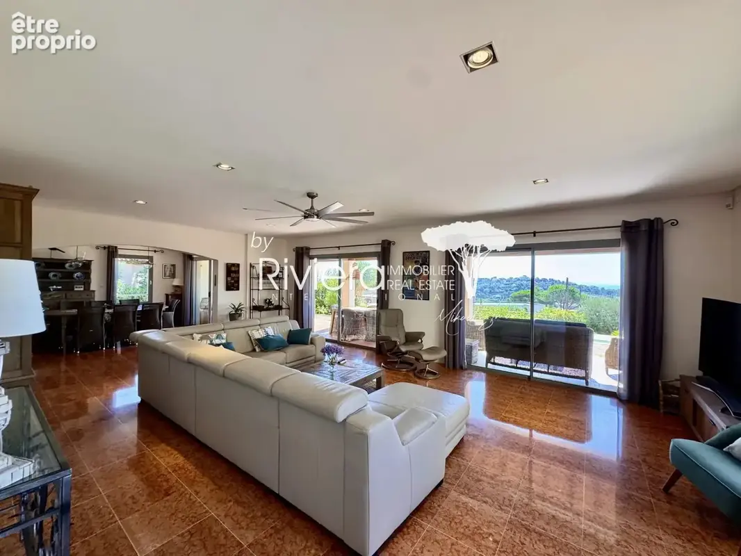 CAVALAIRE - Propriété 486m2 avec piscine et vue mer ! - photo 20