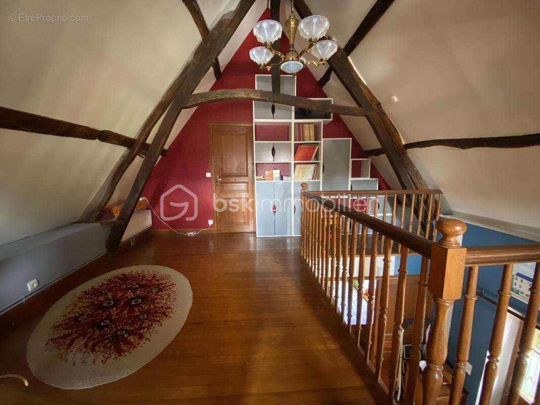 Antoine Rafart BSK Immobilier vous présente cette très belle maison de famille de 195 m2 habitables, 4 chambres, 800 m2 de terra - photo 7