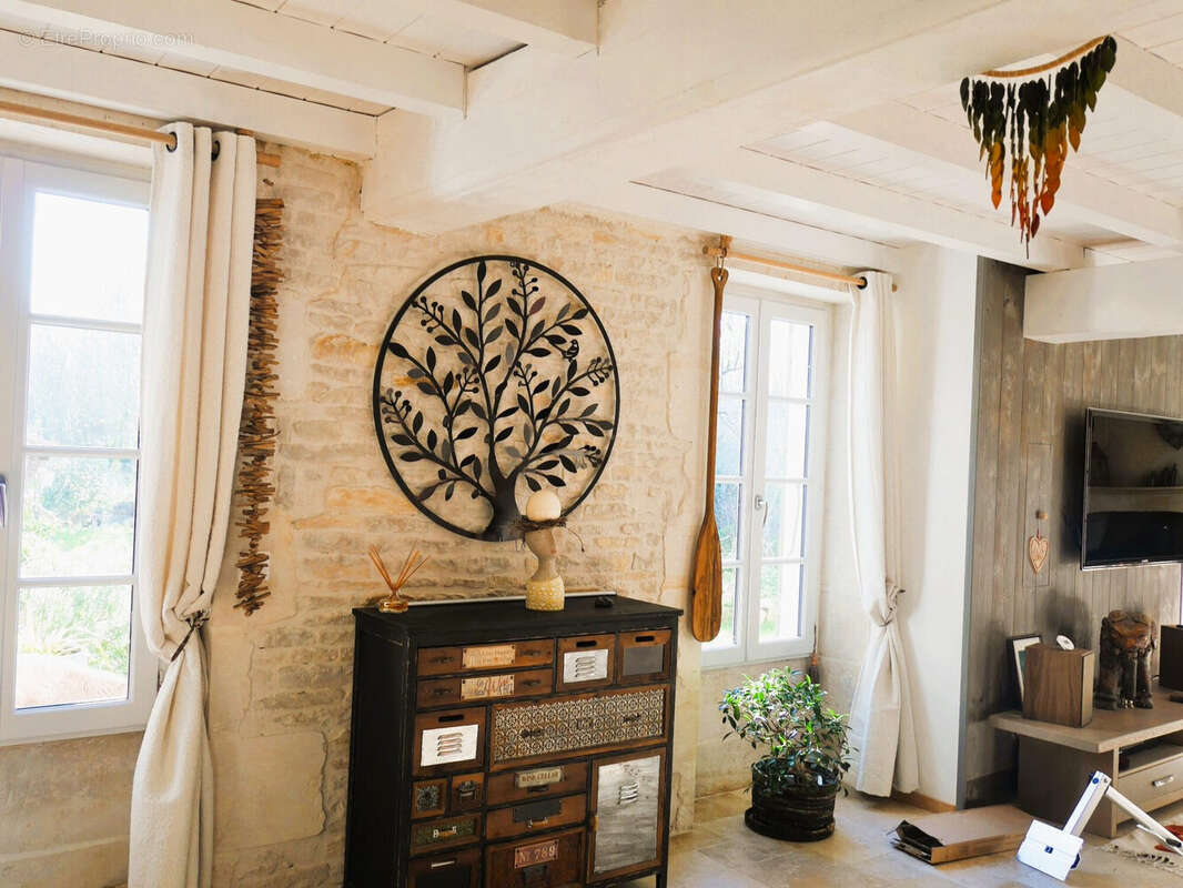 Maison 179 m² à Saint-Hilaire-La-Palud  - photo 6