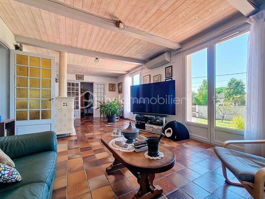MAISON avec sous-sol total et piscine - photo 3