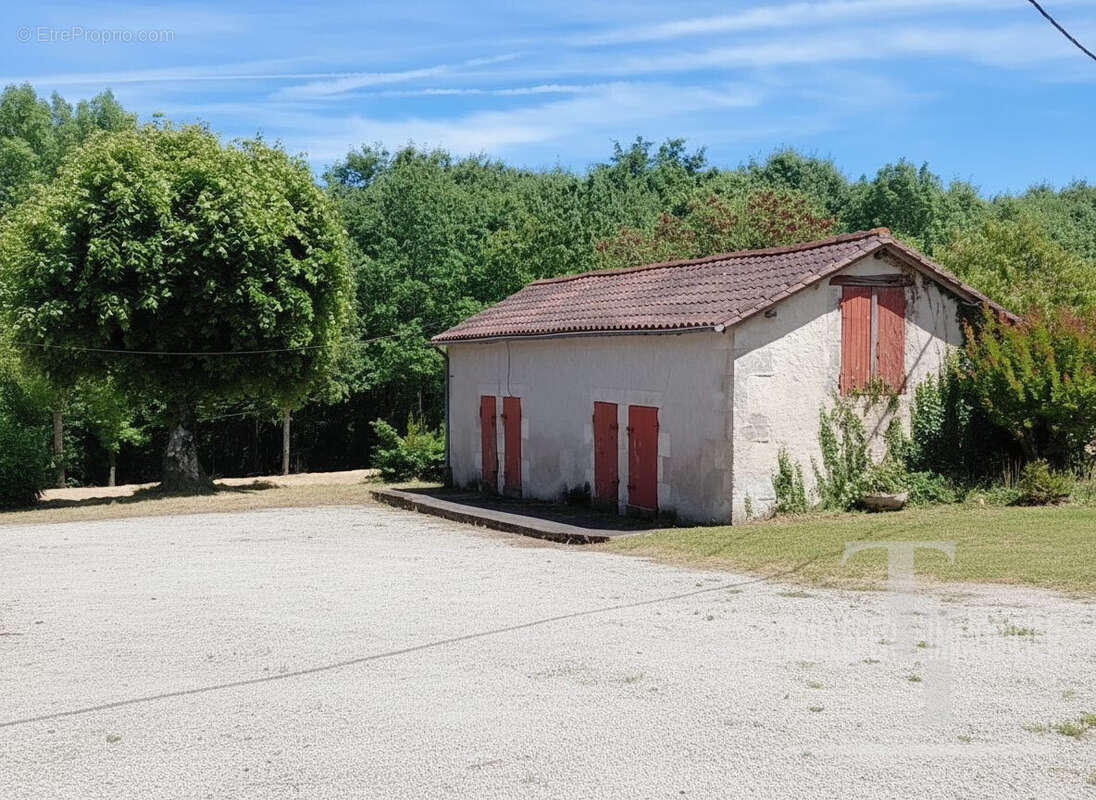 Maison 120 m² à Milhac-D'auberoche  - photo 2