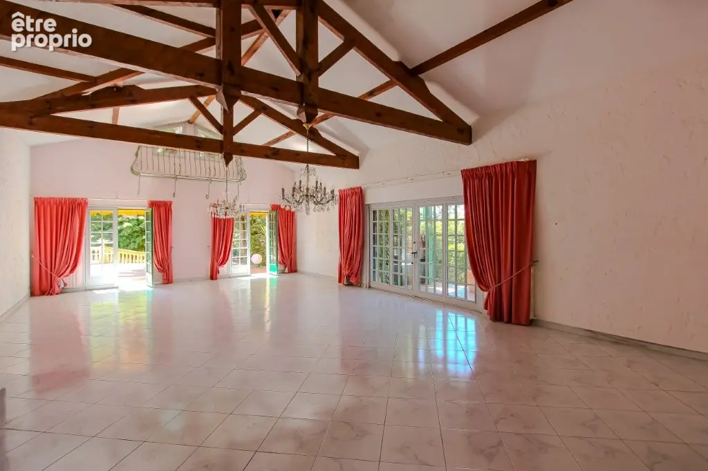 Arcangues - vue montagnes tres belle maison de plain pied  a rafraichir piscine - terrasse ? jardin ? garages - photo 4