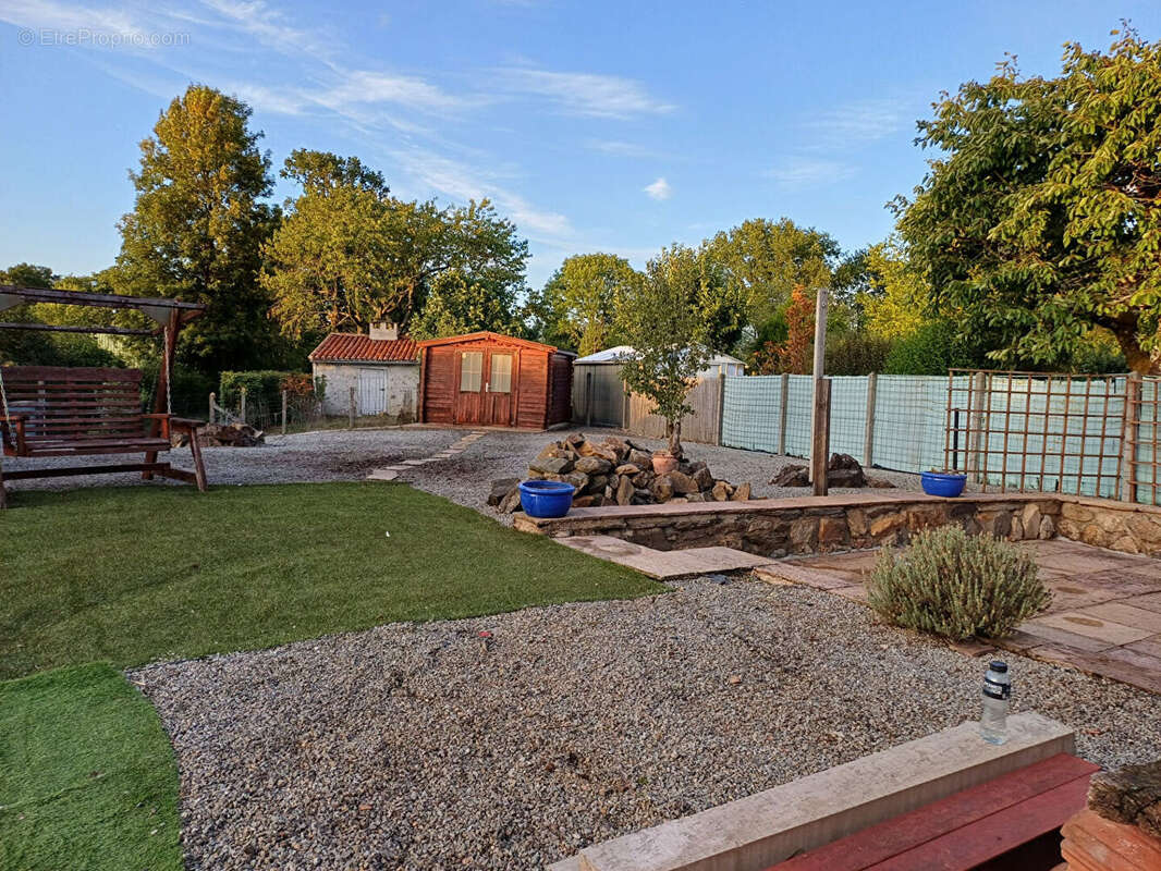 HAUTE-VIENNE - Charmante propriété en pierre rénovée, prête à être habitée - photo 12