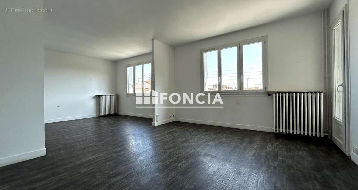 Appartement à CORBEIL-ESSONNES