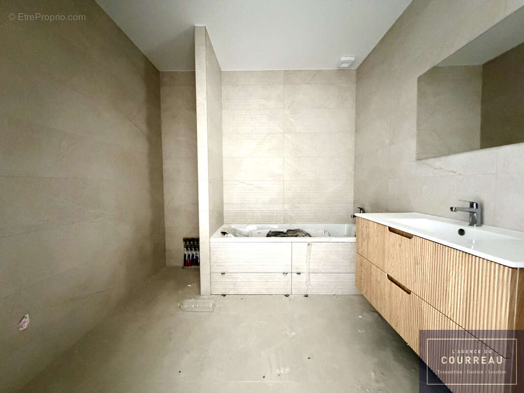 Villa F4 en R+1 neuve de 126 m2 avec jardin et stationnement - photo 10