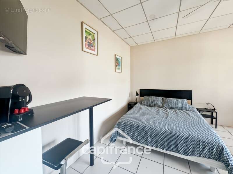 Commerce à LA LONDE-LES-MAURES