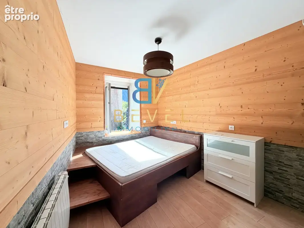 (73) Saint-Julien-Mont-Denis - Centre Village - Rare Appartement T2 bis - Grande chambre - Spacieuse terrasse - photo 3