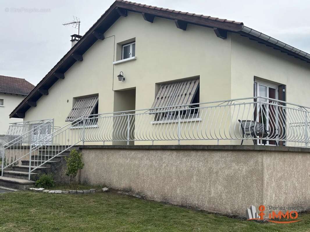 Maison à SAINT-ROMAIN-LE-PUY