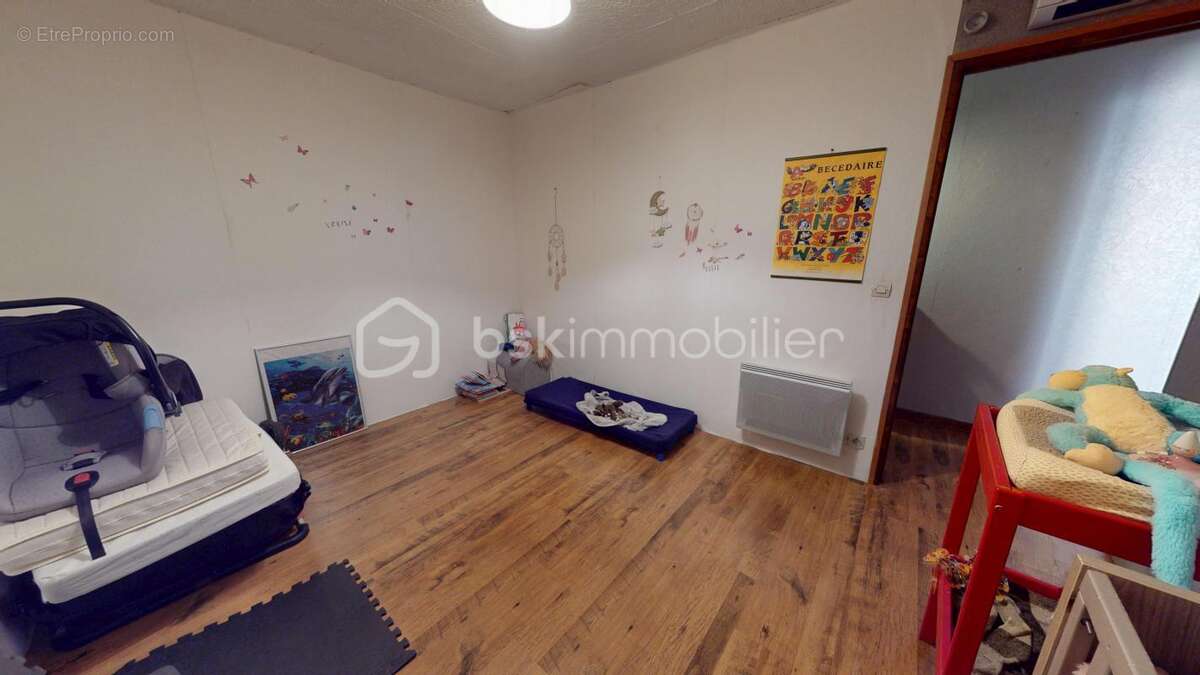 Maison à COURCELLES