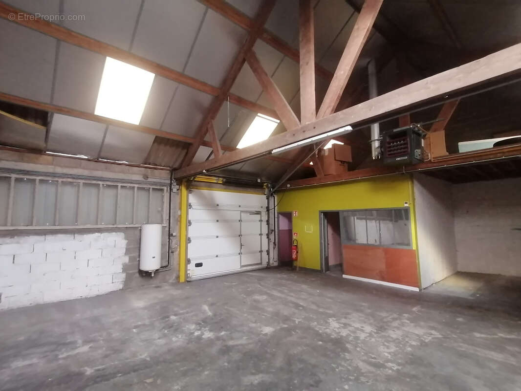 Commerce à VILLEDIEU-LES-POELES