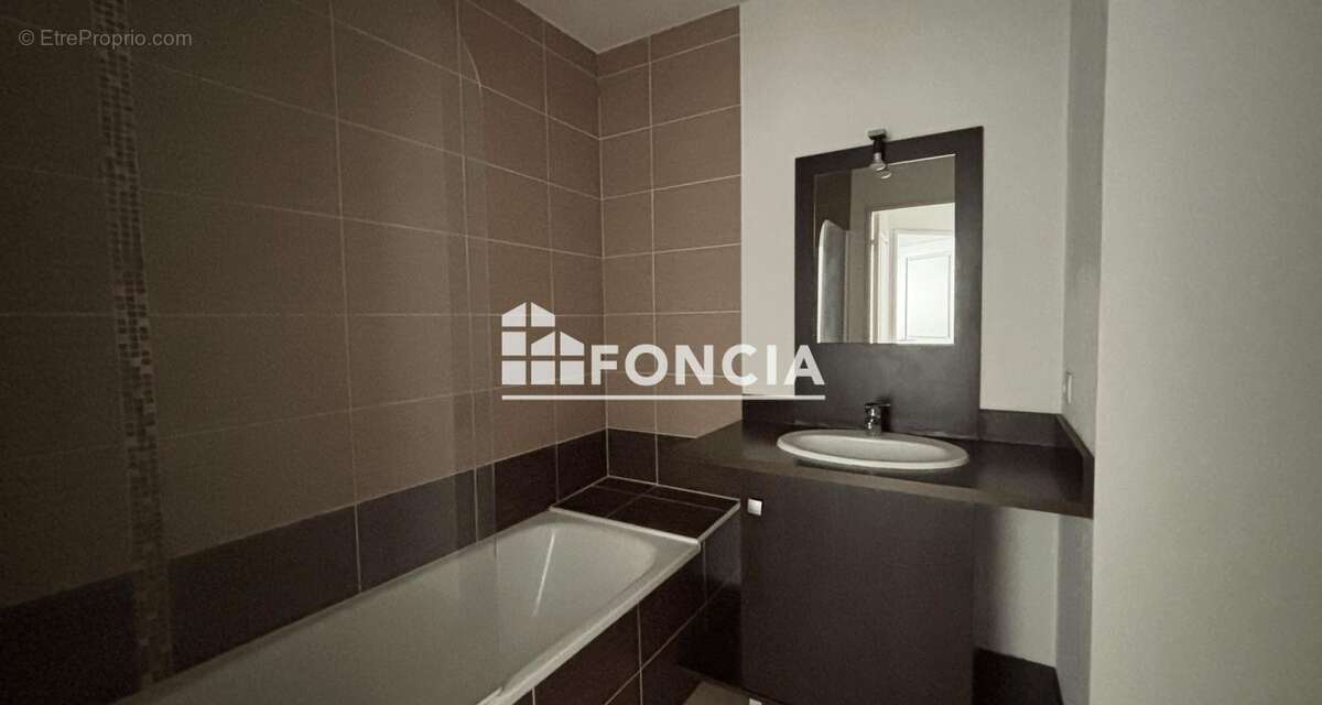 Appartement à LONS