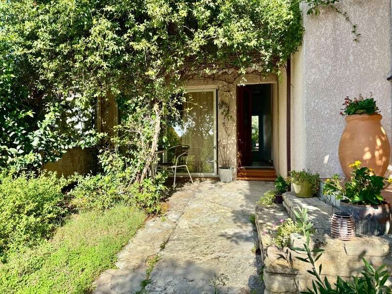 Maison à LA FARE-LES-OLIVIERS