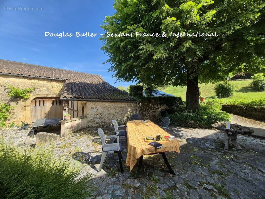 Superbe propriété en pierre de caractère avec gîte, annexe et vue dégagée - photo 8