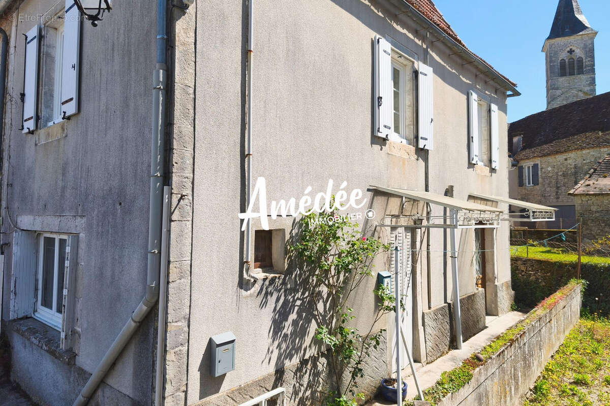 Maison à MAYRINHAC-LENTOUR