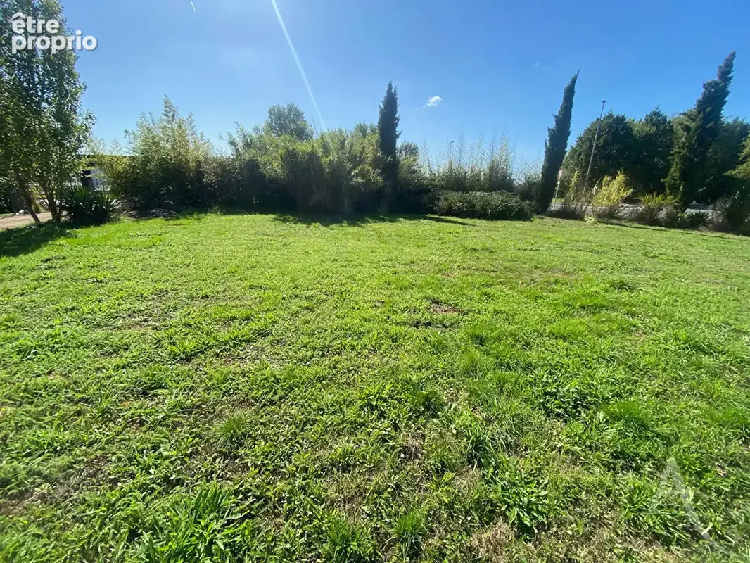 Terrain à MONTAIGU