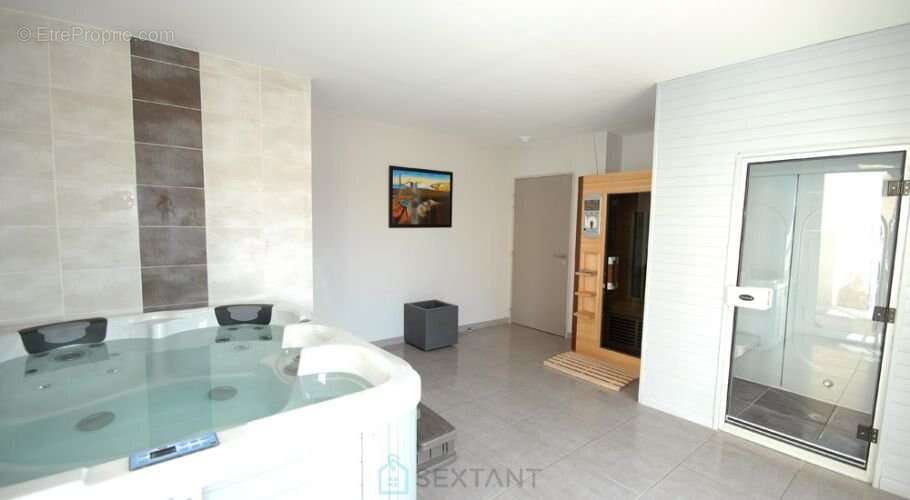 Exclusivite - t2 d'env. 31 m² meublé pour 4 couchages avec terrasse et parking. - photo 10