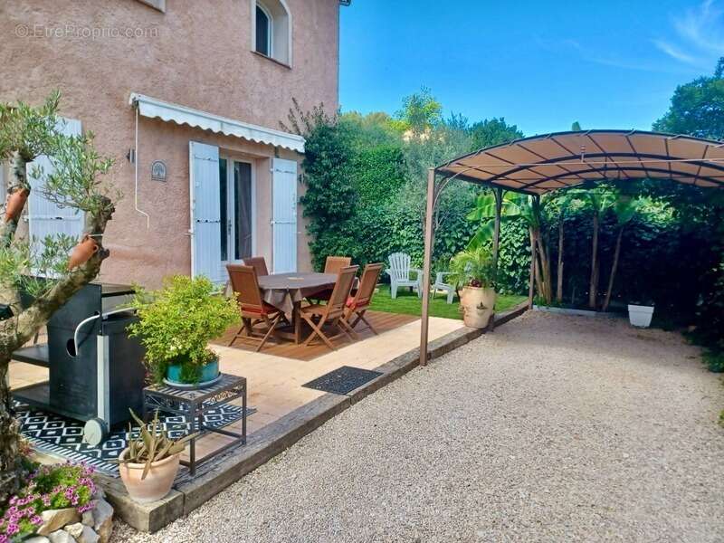 PEYMEINADE – Villa 189 m² avec appartement indépendant, piscine et jardin** - photo 20