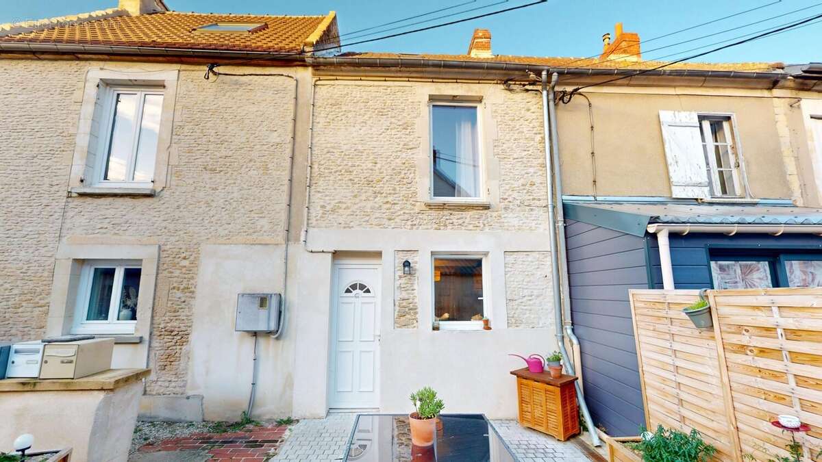 Maison à DEMOUVILLE