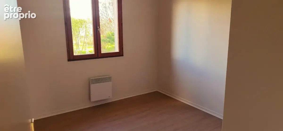 Maison individuelle récente avec garage et magnifique terrain arboré de 3000 m² - photo 9