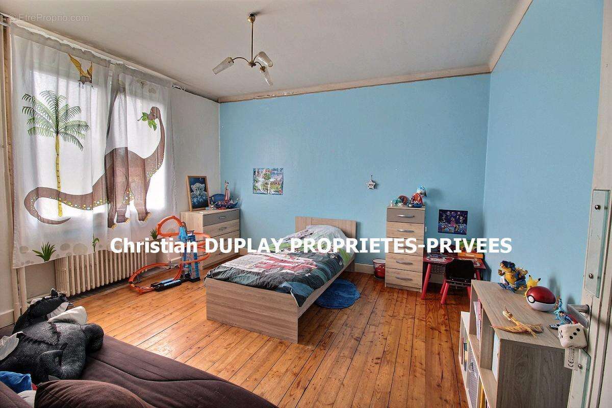 Maison à SAINT-ROMAIN-LACHALM