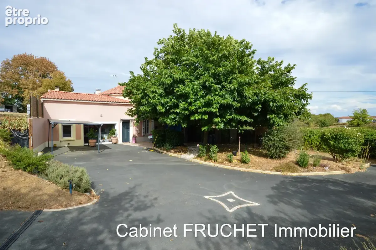 LA CAILLERE-SAINT-HILAIRE - Belle maison de caractère avec 3 chambres et bureau - photo 14