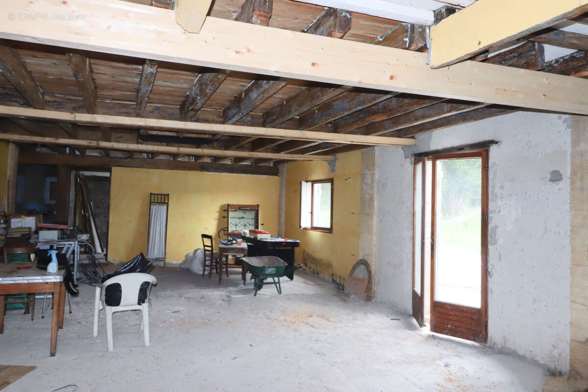 secteur Reignac - St Savin Maison à réaménager. - photo 2