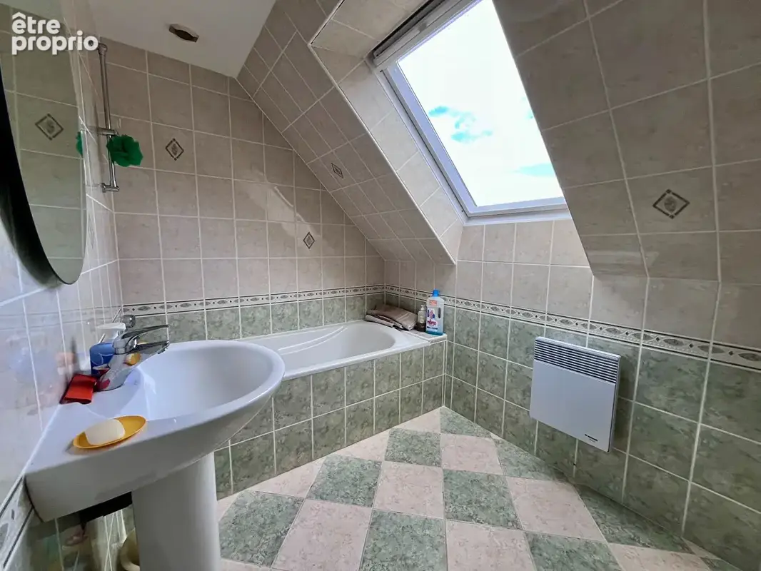 A VENDRE - Maison Berrien 5 pièce(s) 130 m2 - photo 12