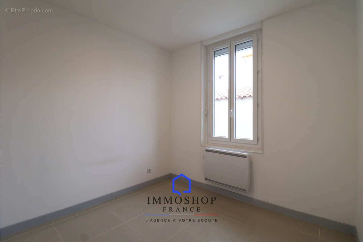 Rez de jardin - 44,1 m2 - 3 pièces - CARRO 13500 - photo 5