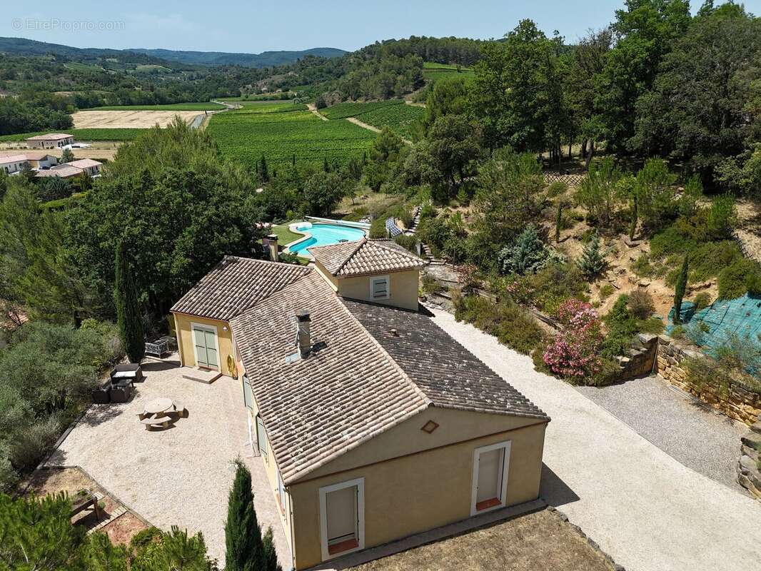 Villa de charme avec vue dégagée, piscine et plus de 1 hectare de terrain - photo 17